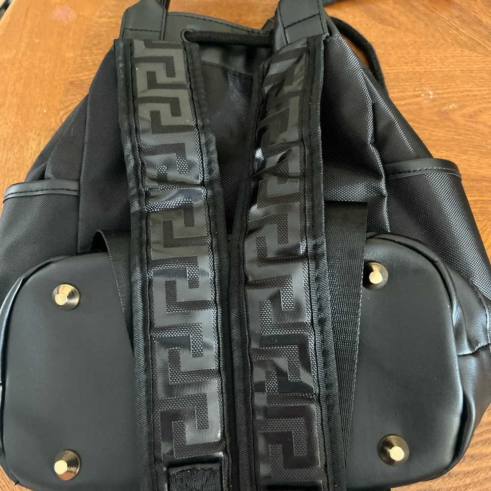 Backpack - Picture 4 of 5